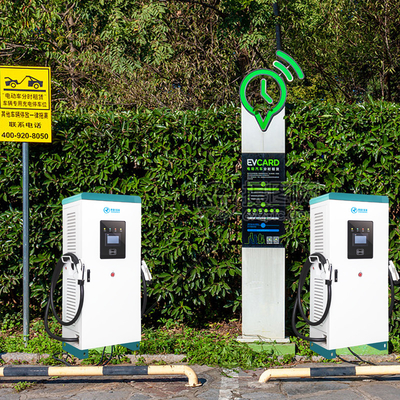 Pengisi Daya DC 60kw EV Cepat Dengan Layar LCD Pistol Pengisian Ganda